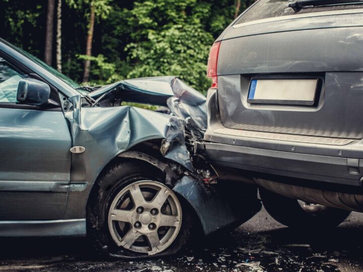 Tragiczny wypadek na drodze ekspresowej S7: sześć osób, w tym dwoje dzieci, hospitalizowanych