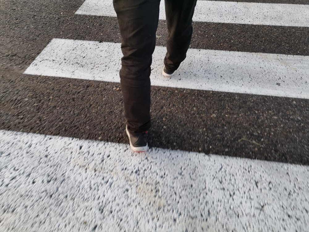 Zimowe odśnieżanie: klucz do bezpieczeństwa na chodnikach i dachach