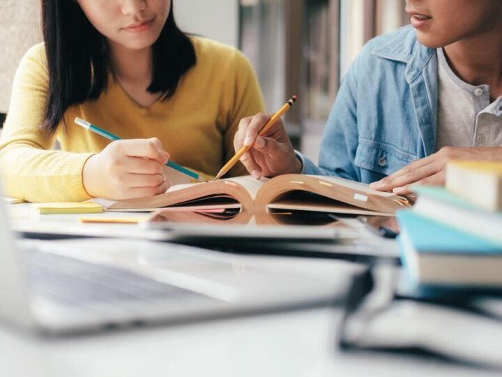 Mundury i patriotyzm: Lekcja w Komendzie Policji