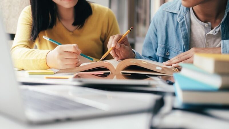 Mundury i patriotyzm: Lekcja w Komendzie Policji