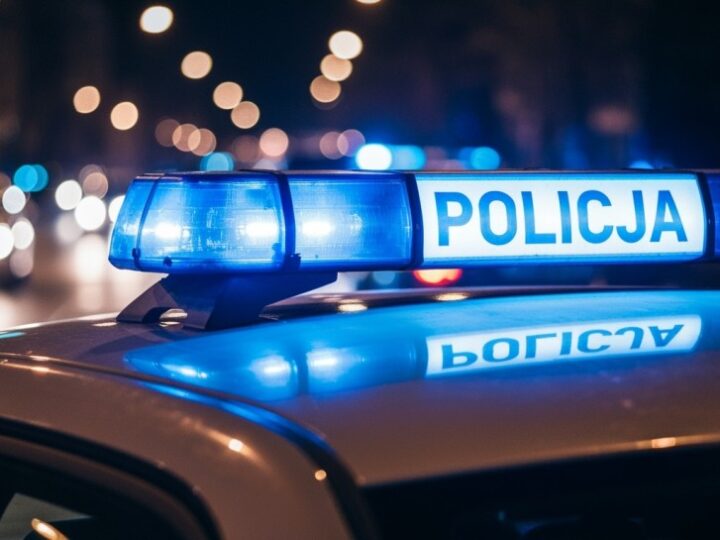 Seniorka uratowała 60 tys. zł przed oszustem – czujność to klucz!