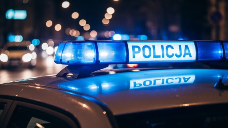 Seniorka uratowała 60 tys. zł przed oszustem – czujność to klucz!