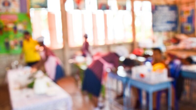 Cyberprzemoc w Szkotowie: Policjanci edukują uczniów o zagrożeniach w sieci