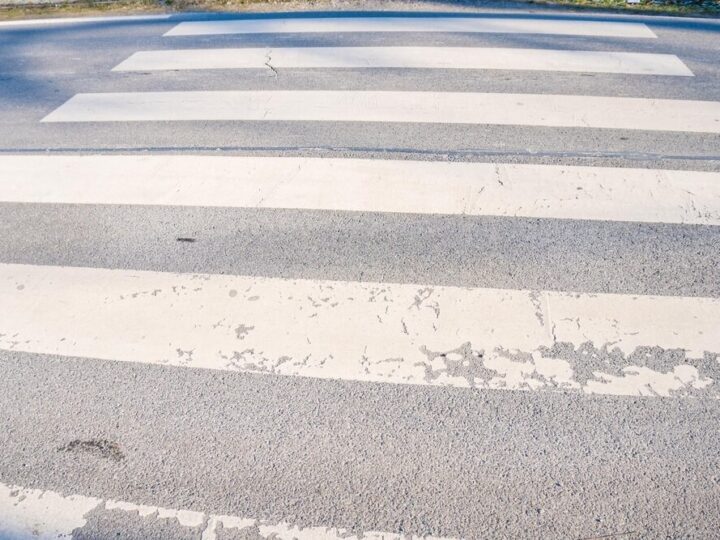 Bezpieczeństwo na drodze: Uczniowie uczą się, jak być widocznymi!