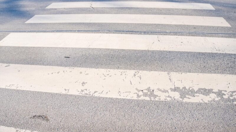 Bezpieczeństwo na drodze: Uczniowie uczą się, jak być widocznymi!