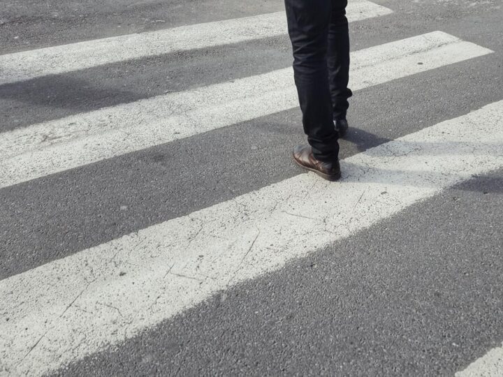 Zwiększ swoją widoczność na wiosennych spacerach – noś odblaski!