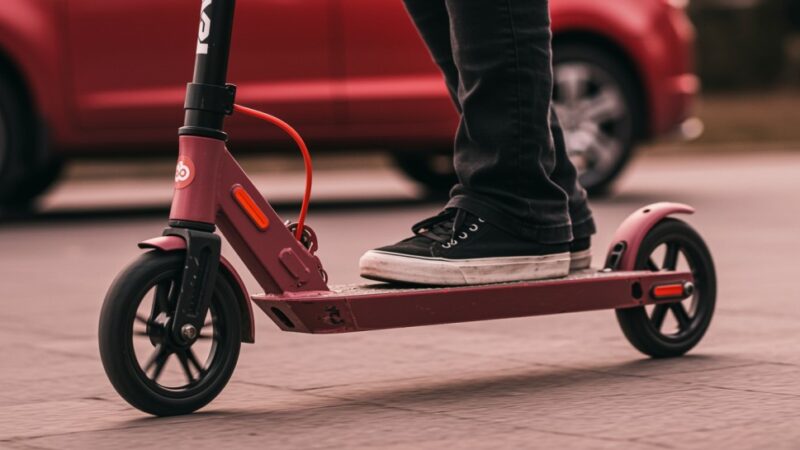 Kask na głowę, bezpieczeństwo na pierwszym miejscu!