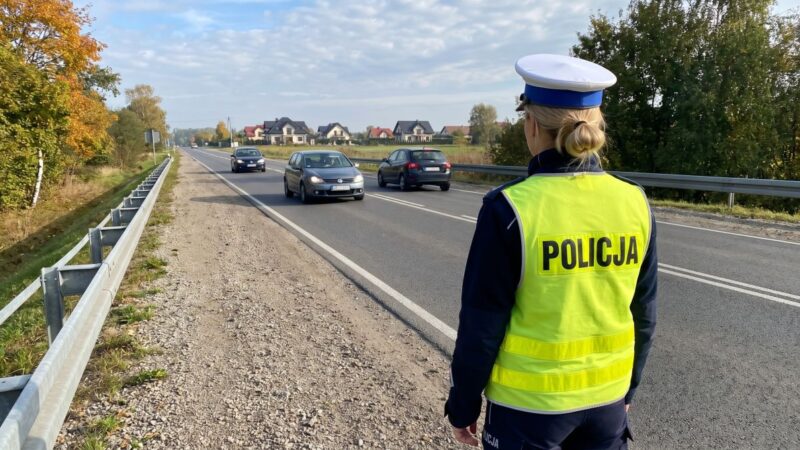 Pijany kierowca motoroweru z zakazem i bez oświetlenia zatrzymany przez policję